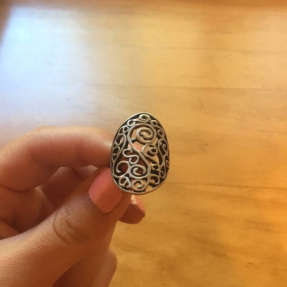 3/$10 jewelry: Large Swirly Ring - Picture 2 of 3